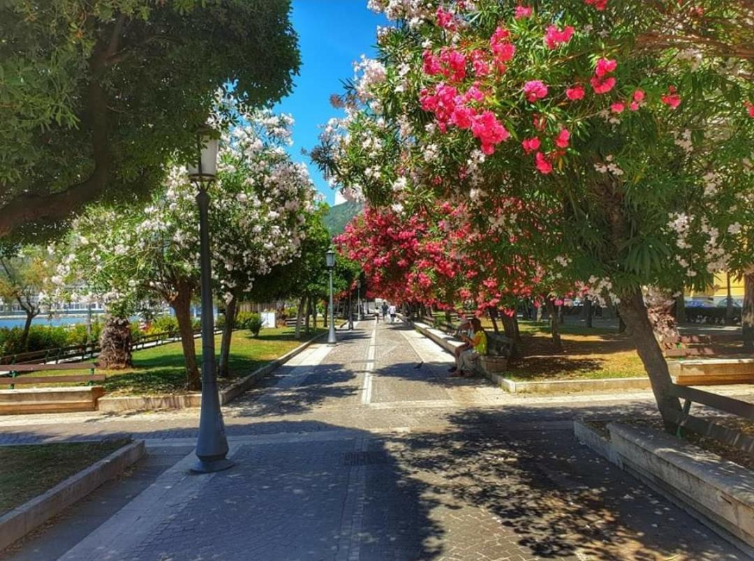 דירות סלרנו Salifornia Casa Vacanze מראה חיצוני תמונה